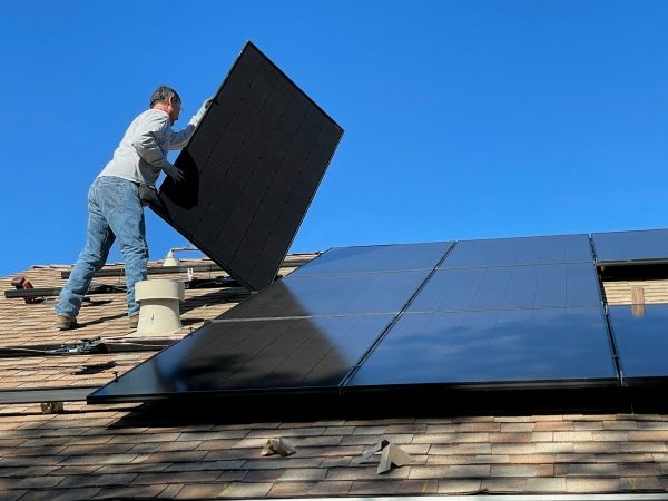 Guide pratique pour choisir un panneau solaire de maison puissant