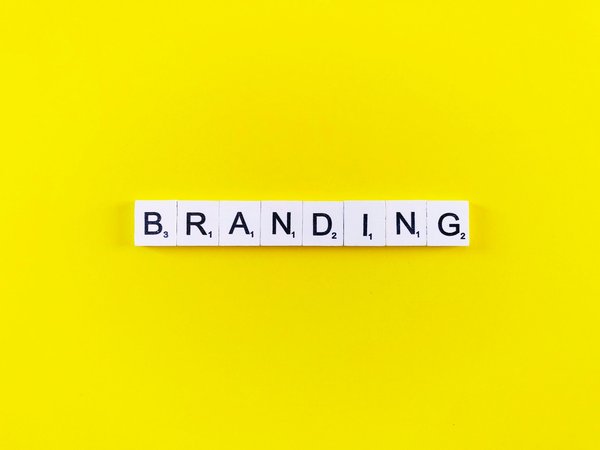 Service conception logo : les clés du branding et des médias sociaux